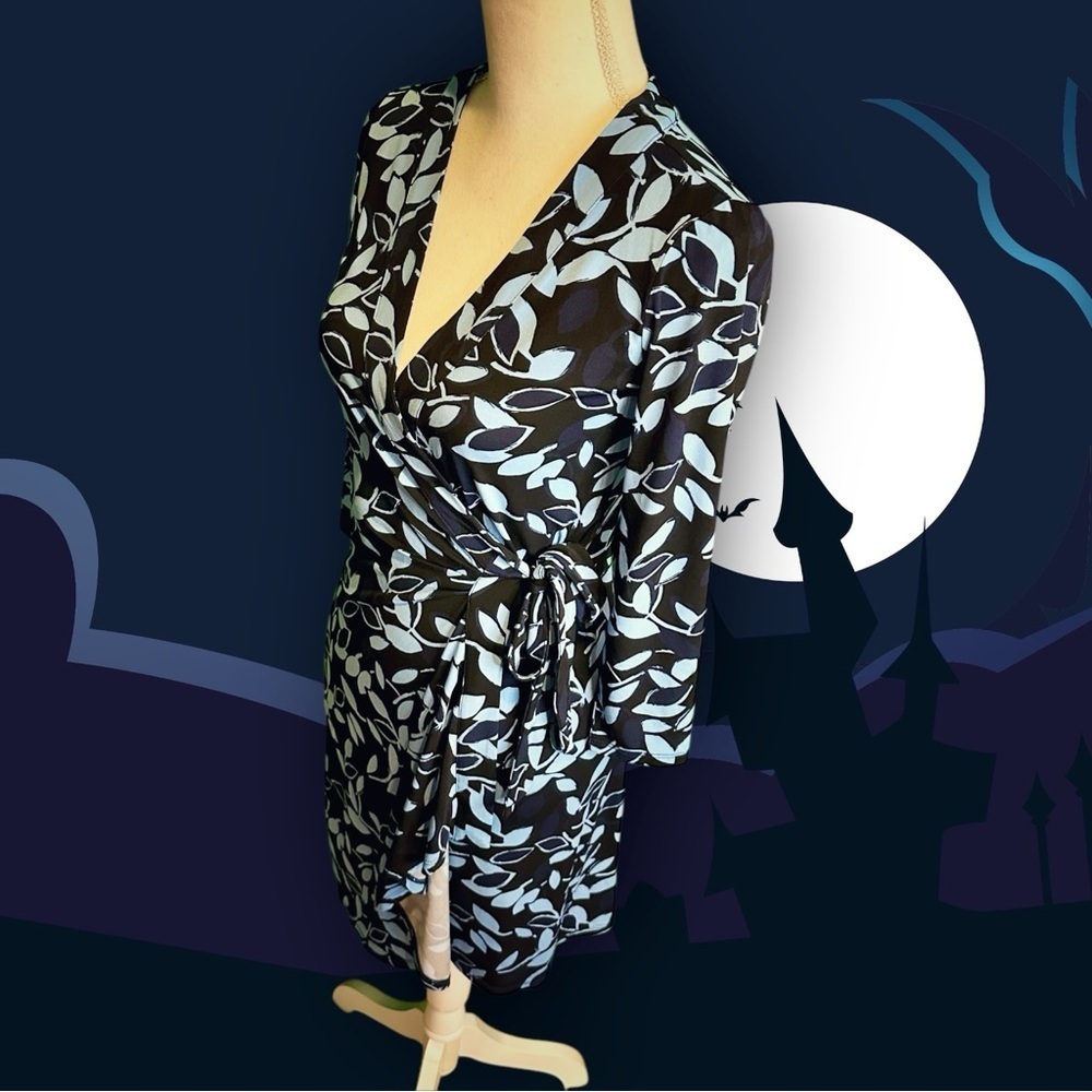 BCBGMaxAzria ‘Adele’ Wrap Dress in “Pacific Blue Combo” Leaf Pattern Size XS - Picture 4 of 11